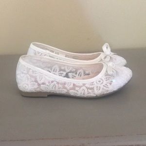 Little girl lacy flats